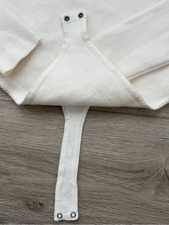 Abercrombie & Fitch Cream Long Sleeve Bodysuit - Picture 6 of 6